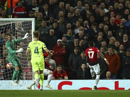 De Gea, Shaw y Suárez, en la acción del gol.