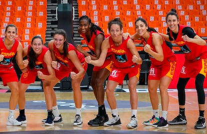 De izquierda a derecha, Vilaró, Cazorla, Carrera, Ndour, Palau, Ouviña y Torrens posan en La Fonteta