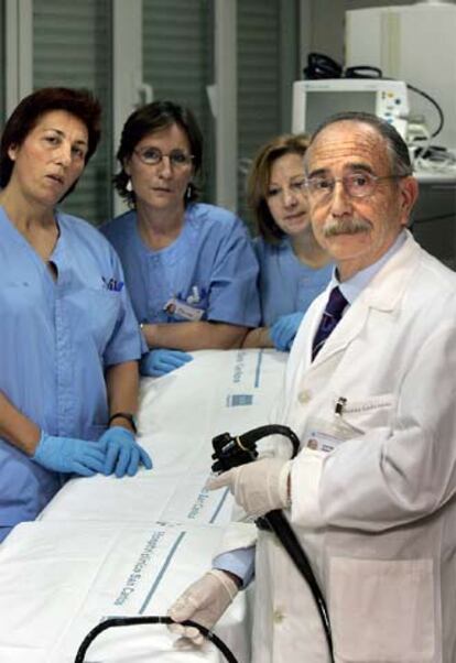 Juan Andrés Ramírez Armengol, con integrantes de su equipo.