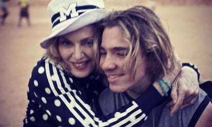 Madonna junto a su hijo Rocco.