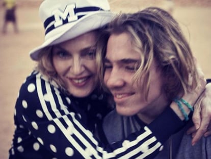 Madonna junto a su hijo Rocco.