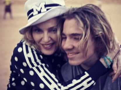 Madonna junto a su hijo Rocco.