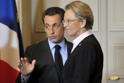 Michèle Alliot-Marie, con Nicolas Sarkozy el pasado 14 de febrero.