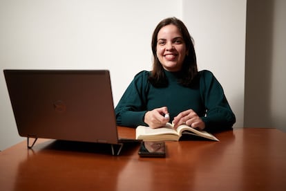 Dénise Montero quien viajó de Cuba para estudiar en Granada.