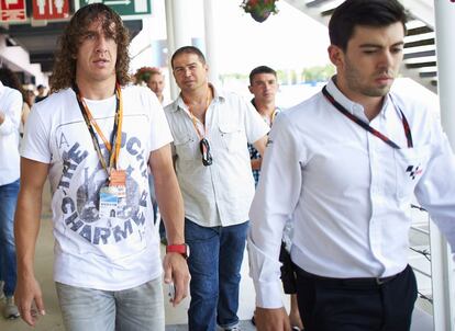 Carles Puyol, capitán del FC Barcelona, en el 'paddock' de Montmeló.