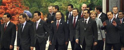 Líderes de Francia, Alemania, India, Italia o Japón junto a José Luis Rodríguez Zapatero ayer en la cumbre Europa-Asia que se celebra en Pekín.