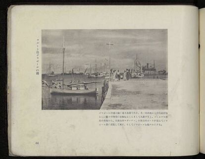 Catálogo japonés de 1935 donde figura la foto del malecón de Jaluit, en las Islas Marshall.
