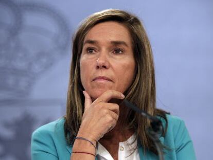 La ministra de Sanidad, Servicios Sociales e Igualdad, Ana Mato, después del Consejo de Ministros.