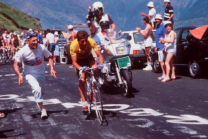 Pedro Delgado, al ataque en el Tour de Francia de 1988. El líder marcando distancias.