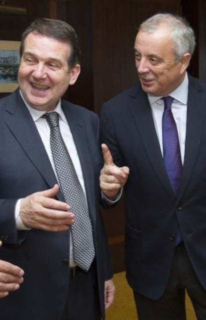 Caballero, a la ziquierda, junto a Pachi Vázquez, en abril.