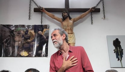 Willy Toledo, en la parroquia San Carlos Borromeo, en Madrid.