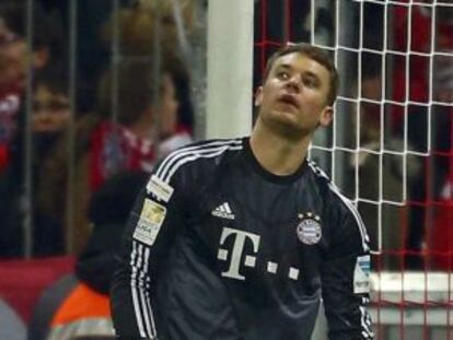 Neuer, tras encajar uno de los goles del domingo.