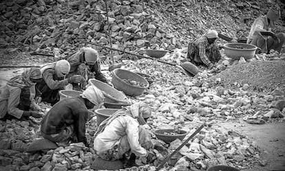 Trabajadores de minas de cal en Piduguralla (India).