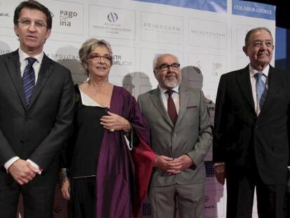 De izquierda a derecha, Alberto N&uacute;nez Feij&oacute;o, Rosal&iacute;a de Mera, Julio Fern&aacute;ndez y Salvador Gabarr&oacute;.