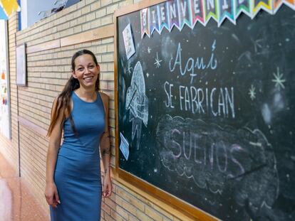 Aroa Jiménez, el jueves en el centro de educación para adultos Polígono Sur, en Sevilla.