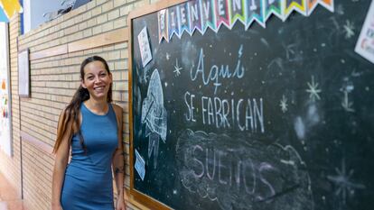 Aroa Jiménez, el jueves en el centro de educación para adultos Polígono Sur, en Sevilla.