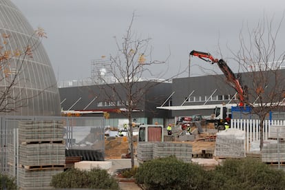 Vista de las obras de construcción del hospital de pandemias Enfermera Isabel Zendal en Valdebebas, Madrid, este martes 3 de noviembre.