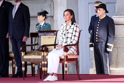 La reina Letizia se apunta al calzado ‘barefoot’ y minimalista