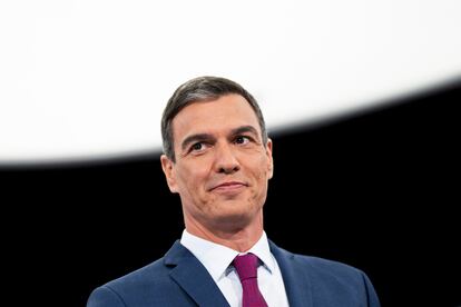 El presidente Sánchez, en el posado antes del debate.