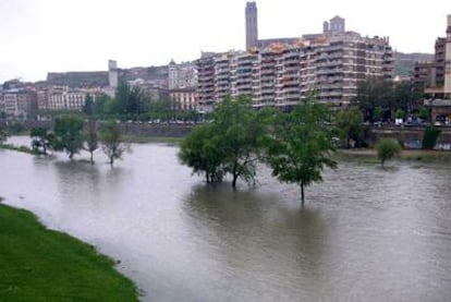 Crecida del río Segre a su paso por Lleida.