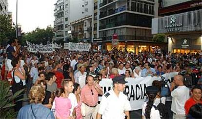 Aspecto de la manifestación de esta noche en Marbella.