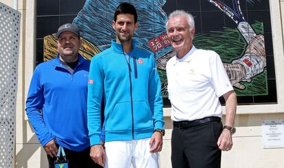 Moore, a la derecha y Djokovic, en el centro. 