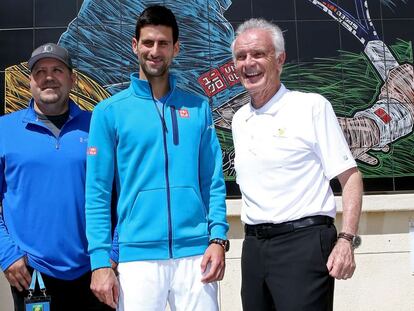 Moore, a la derecha y Djokovic, en el centro. 