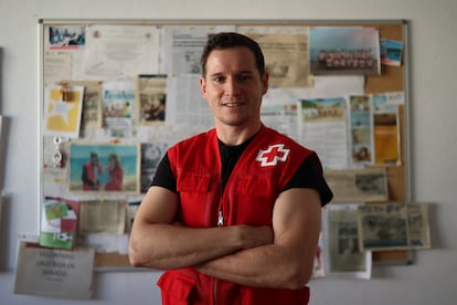 Juanan Torres, coordinador del equipo de Primera Respuesta de Emergencia para Población Inmigrante (Prepi), en la sede de Cruz Roja en Ibiza. 