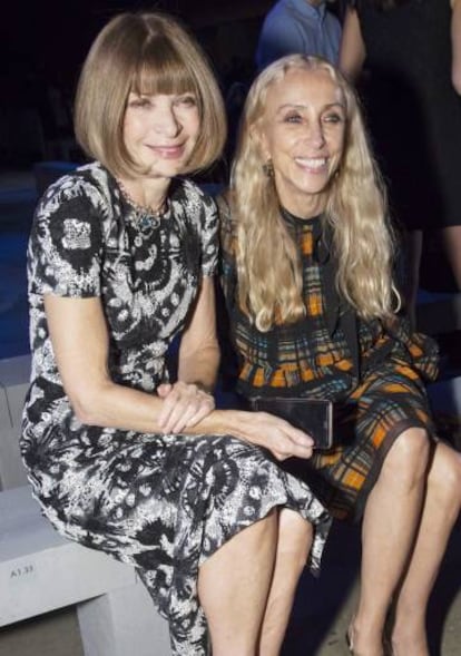 Anna Wintour y Franca Sozzani, en un desfile de Versace en Milán en 2015.