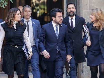 El presidente de la Generalitat, Pere Aragonès, con consejeros del Govern, acude a la reunión extraordinaria para aprobar el proyecto de ley de Presupuestos 2023.