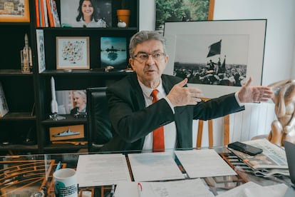 Retrato de Jean-Luc Mélenchon en su despacho. 