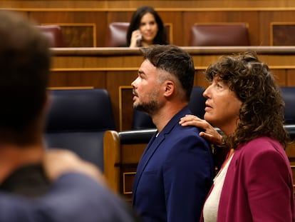 Los diputados de ERC Gabriel Rufián y Neus Ramonet, en el Congreso de los Diputados, este jueves.