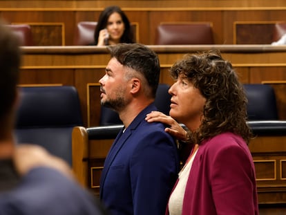 Gabriel Rufian y Teresa Jordà, este jueves, en la sesión constitutiva del Congreso. / CLAUDIO ÁLVAREZ