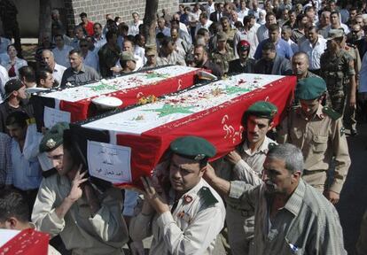 Entierro de dos de los soldados muertos en los enfrentamientos en Homs, foto oficial cedida por la agencia SANA. 