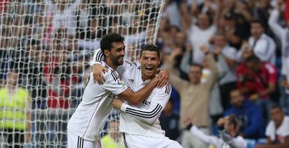 Ronaldo y Arbeloa celebran el último gol