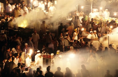 El ambiente de la famosa plaza de Djemaa El-Fna, en Marraquech.