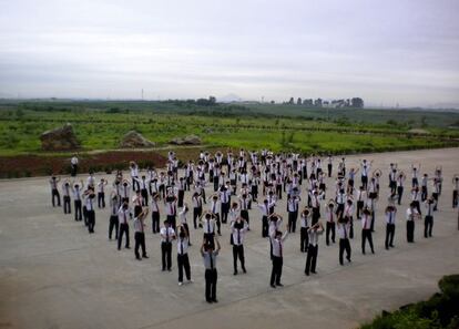 Estudiantes de la Pyongyang University of Science (PUST) realizando ejercicios matinales. La imagen fue tomada en 2011.