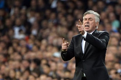 Ancelotti dirige al Madrid durante el partido contra el Juventus.