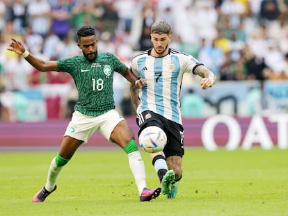 Nawaf Al Abed of Saudi Arabia and Rodrigo De Paul of Argentina during the FIFA World Cup 2022, Group C football match between Argentina and Saudi Arabia on November 22, 2022 at Lusail Stadium in Al Daayen, Qatar - Photo Sebastian El-Saqqa / firo Sportphoto / DPPI
AFP7 
22/11/2022 ONLY FOR USE IN SPAIN