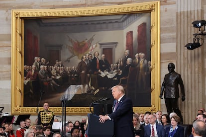 El presidente de EE UU, Donald Trump, pronuncia su discurso de investidura, este lunes en Washington.