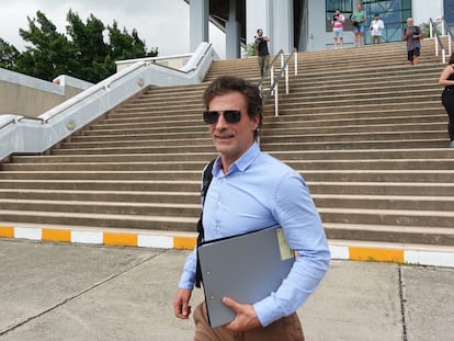 Rodolfo Sancho, esta mañana ante el tribunal de Koh Samui.