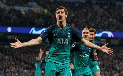 Fernando Llorente celebra un gol con la camiseta del Tottenham.