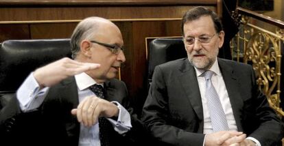 Crist&oacute;bal Montoro y Mariano Rajoy, ayer en el Congreso de los Diputados.