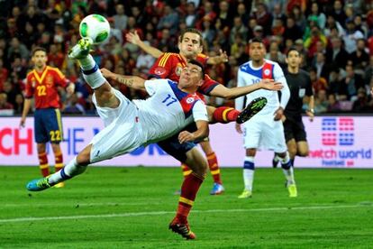 Nacho, ante Medel.