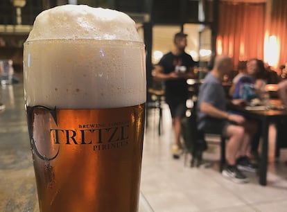 Una cervesa a la barra del CTretze.