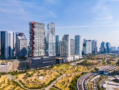 Vista de la zona financiera y residencial de Santa Fe, en Ciudad de México.