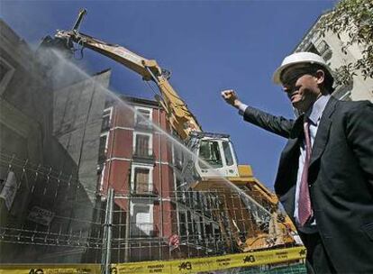 Alberto Ruiz-Gallardón, en el inicio de las obras.