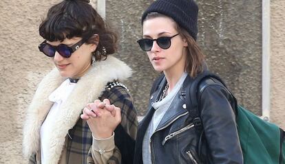 Soko y Kristen Stewart la semana pasada en las calles de París.