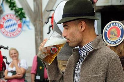 Pep Guardiola, con el traje típico bávaro, durante su primer Oktober Fest el pasado octubre.