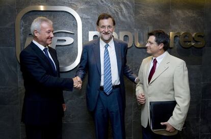 El presidente de Murcia, Ramón Luis Valcárcel, el líder del PP, Mariano Rajoy, y el alcalde de Lorca, Francisco Jódar